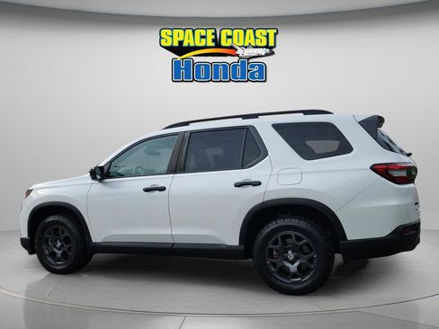 Certified 2024 Honda Pilot TrailSport image 7