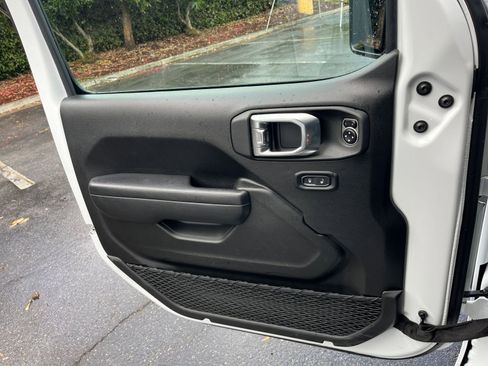 Used 2025 Jeep Wrangler Sport S image 18