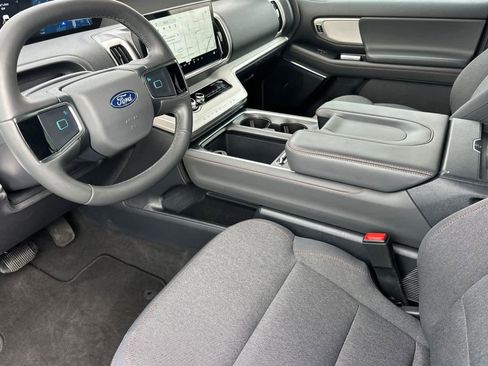 Certified 2025 Ford Expedition Active image 11