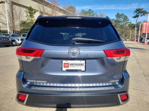 Used 2018 Toyota Highlander Limited Platinum image 4