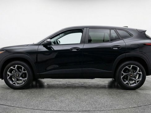 Used 2025 Chevrolet Trax LT FWD image 5