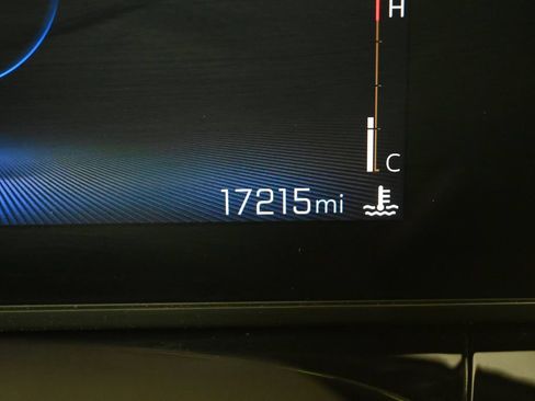 Used 2024 Chevrolet Trax RS FWD image 25