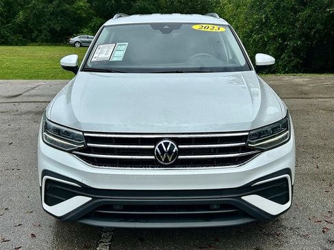 Used 2023 Volkswagen Tiguan SE FWD image 2