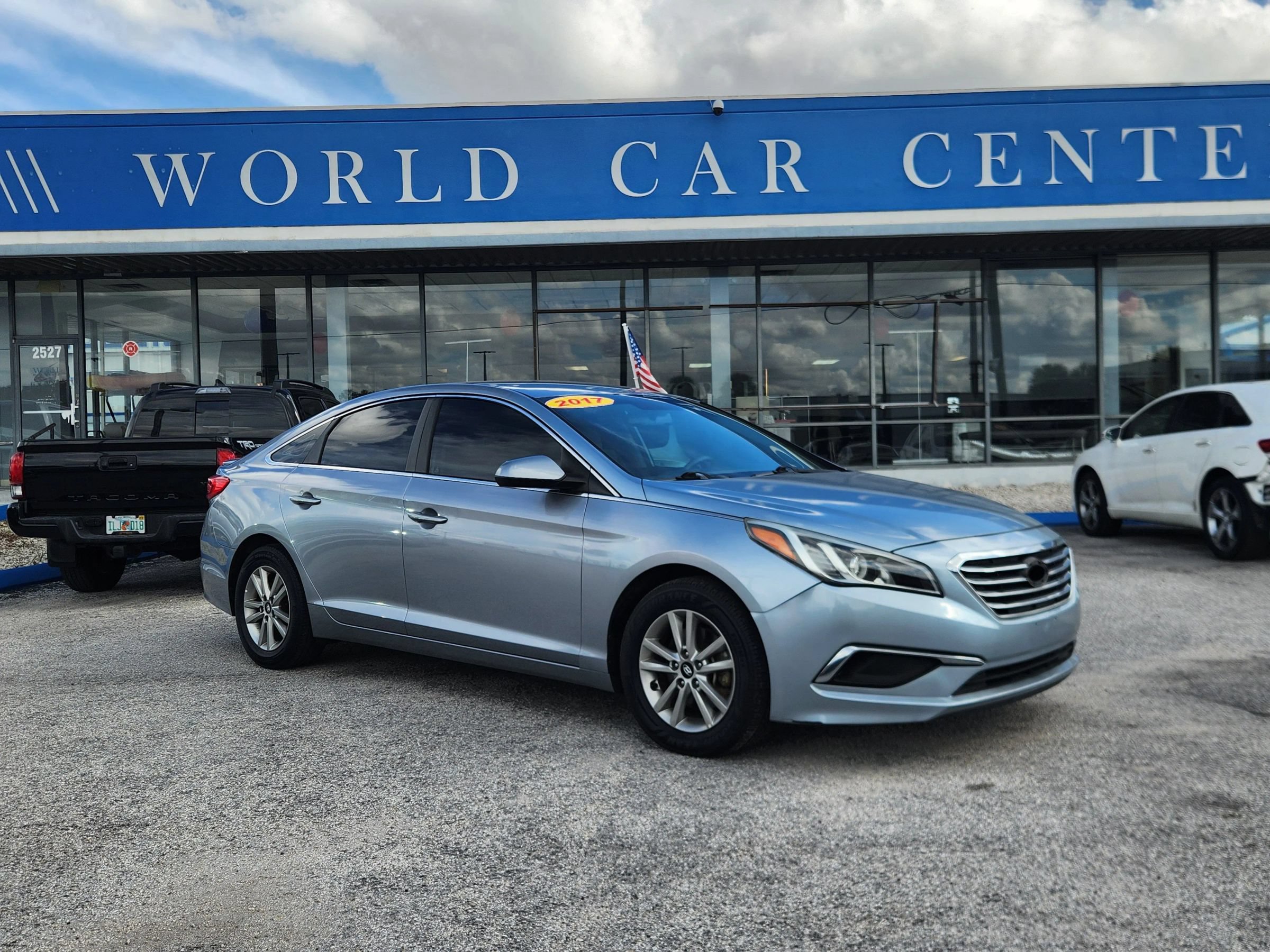 Used 2017 Hyundai Sonata SE FWD image 1