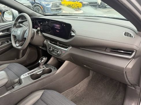 Used 2024 Buick Envista Preferred w/ Advanced Safety Package FWD image 17