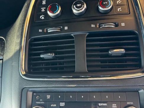 Used 2016 Dodge Grand Caravan American Value Package w/ UConnect Hands-Free Group image 45