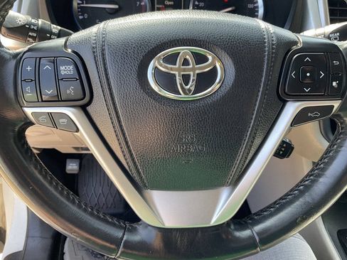 Used 2014 Toyota Highlander Limited w/ Driver Technology Package AWD/4WD image 24