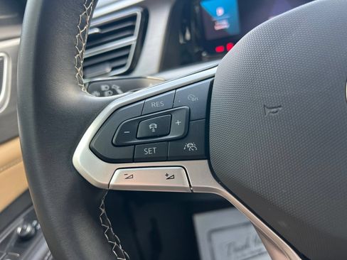 Certified 2025 Volkswagen Atlas Cross Sport SE FWD image 24