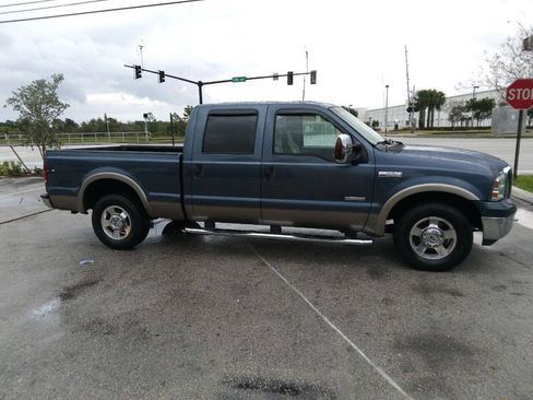 Used 2006 Ford F250 Lariat image 2