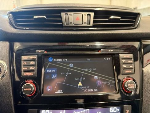 Used 2018 Nissan Rogue Sport SL AWD/4WD image 25