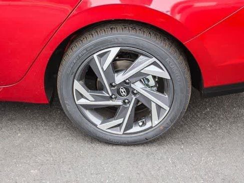 Certified 2025 Hyundai Elantra SEL FWD image 8