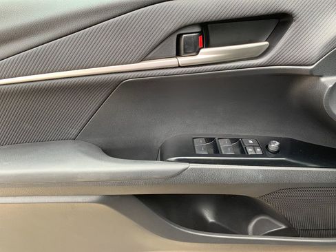 Used 2025 Toyota Camry SE image 12