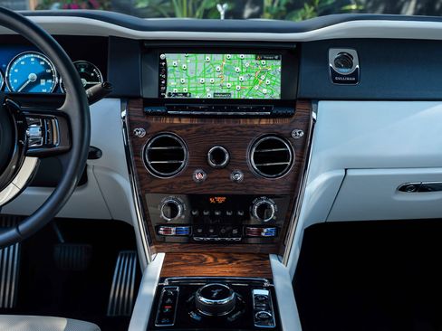 Certified 2022 Rolls-Royce Cullinan image 37