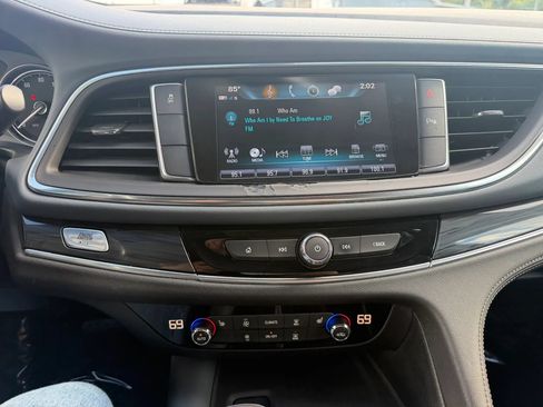 Used 2019 Buick Enclave Essence FWD image 24