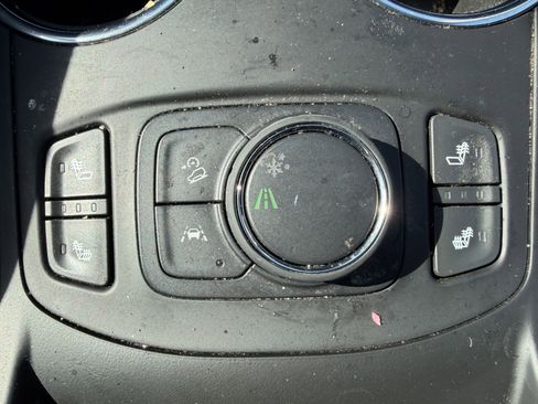 Used 2023 GMC Terrain SLT image 16