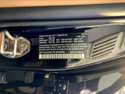Certified 2023 Porsche Macan AWD/4WD image 36