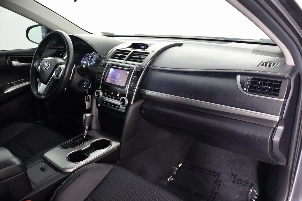 Used 2013 Toyota Camry SE FWD image 9