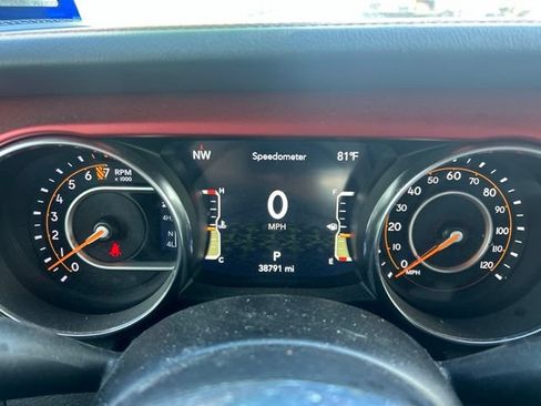 Used 2023 Jeep Gladiator Rubicon w/ LED Lighting Group AWD/4WD image 11