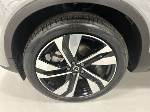 Certified 2025 Volvo XC40 B5 Plus image 8