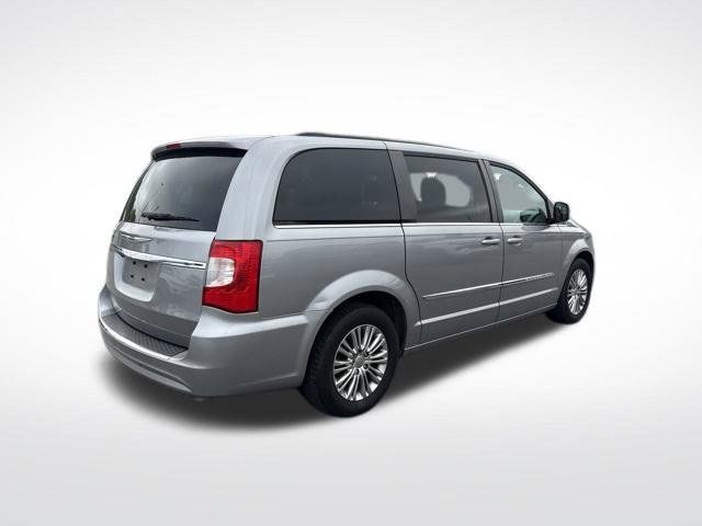 Used 2016 Chrysler Town & Country Touring w/ Driver Convenience Group FWD image 4