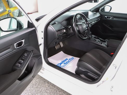 Used 2023 Honda Civic Sport image 3