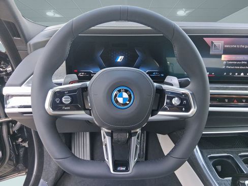 New 2026 BMW 750e xDrive image 21