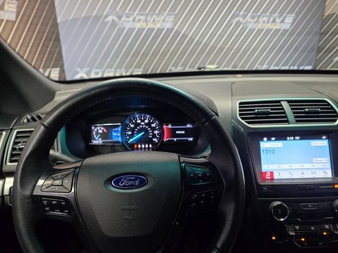 Used 2017 Ford Explorer XLT w/ Equipment Group 202A FWD image 17
