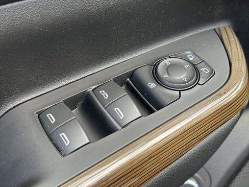 Used 2023 GMC Acadia SLE w/ Driver Convenience Package image 20