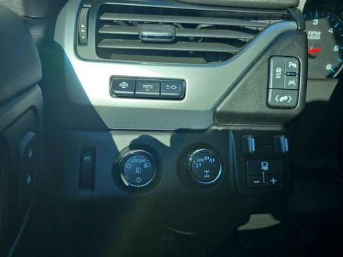 Used 2019 Chevrolet Tahoe Premier AWD/4WD image 30