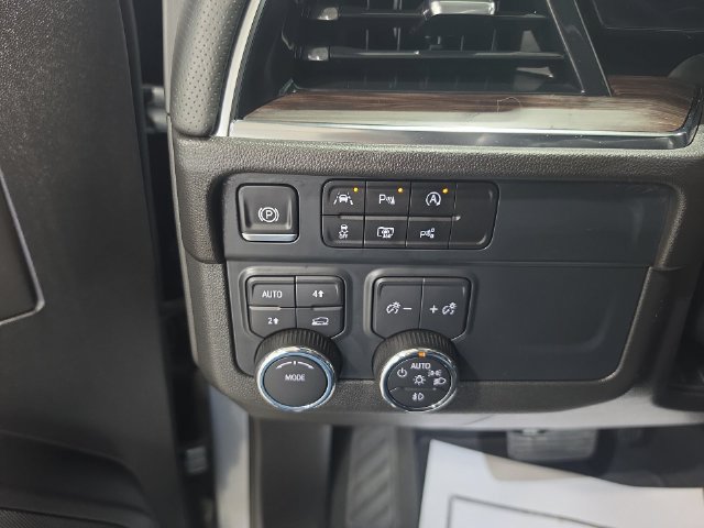 Used 2025 Chevrolet Tahoe Premier AWD/4WD image 19