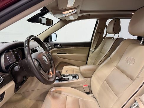 Used 2021 Jeep Grand Cherokee Overland AWD/4WD image 12