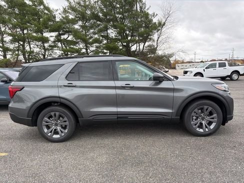 New 2026 Ford Explorer Active image 2