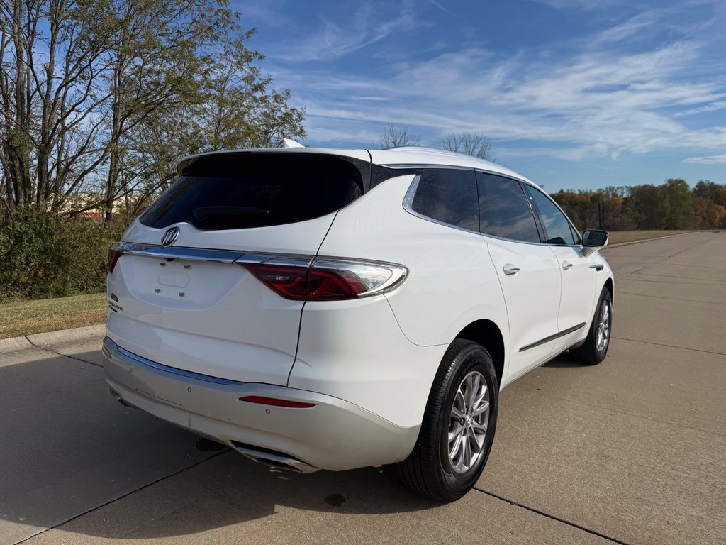 Used 2024 Buick Enclave Essence AWD/4WD image 3