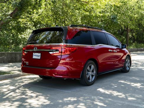 Used 2024 Honda Odyssey EX image 9
