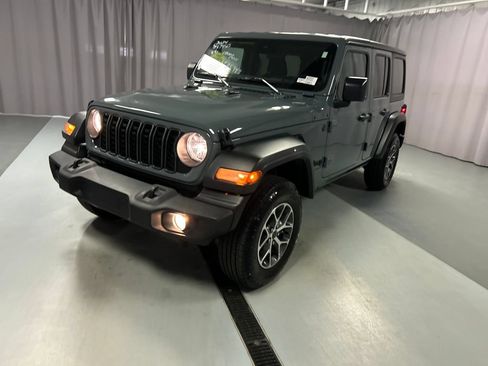Used 2024 Jeep Wrangler Unlimited Sport AWD/4WD image 3
