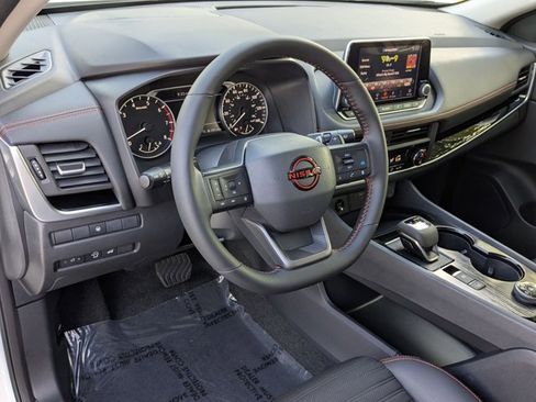 Certified 2025 Nissan Rogue SV image 10