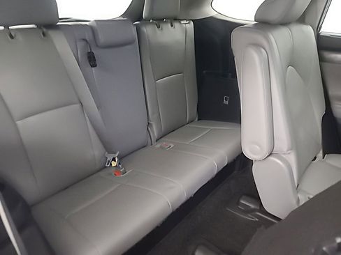 Used 2025 Toyota Highlander Platinum AWD/4WD image 19