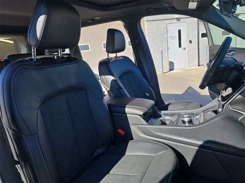 New 2025 Jeep Grand Cherokee Altitude image 10