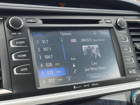 Used 2016 Toyota Highlander XLE image 6