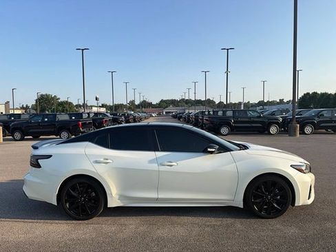 Used 2023 Nissan Maxima SR w/ Sport Mat Group FWD image 12