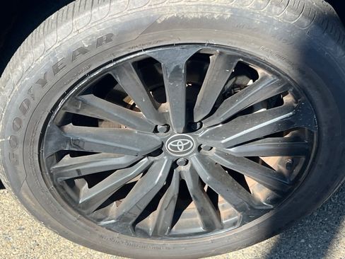 Used 2023 Toyota Highlander XSE image 12