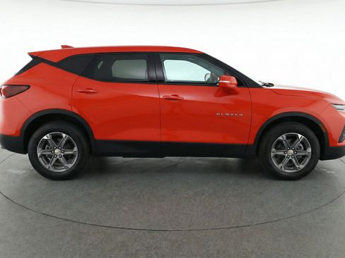 Used 2025 Chevrolet Blazer LT FWD image 11