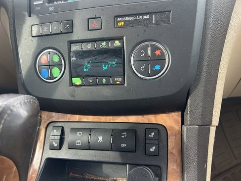 Used 2011 Buick Enclave CXL image 21