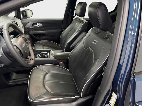Used 2025 Chrysler Pacifica Limited FWD image 13