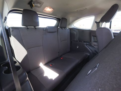 Used 2022 Toyota Highlander LE AWD/4WD image 36