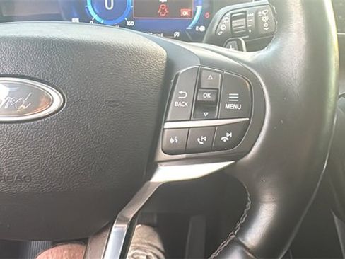 Used 2020 Ford Explorer Platinum w/ Premium Technology Package image 18