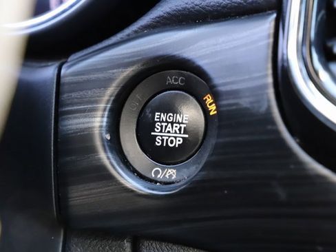 Used 2022 Jeep Grand Cherokee Laredo X image 33