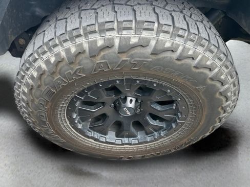 Used 2019 Jeep Wrangler Unlimited Sahara AWD/4WD image 17