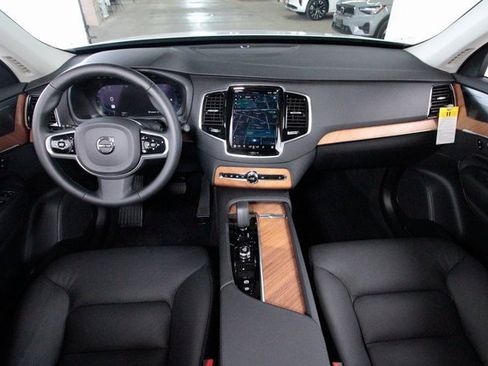 Certified 2025 Volvo XC90 B6 Plus w/ Protection Package Premier image 8