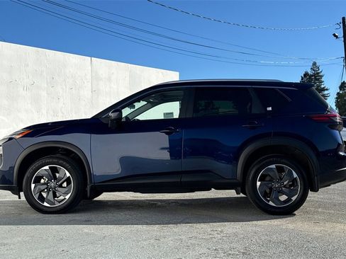 Used 2024 Nissan Rogue SV w/ SV Premium Package image 7